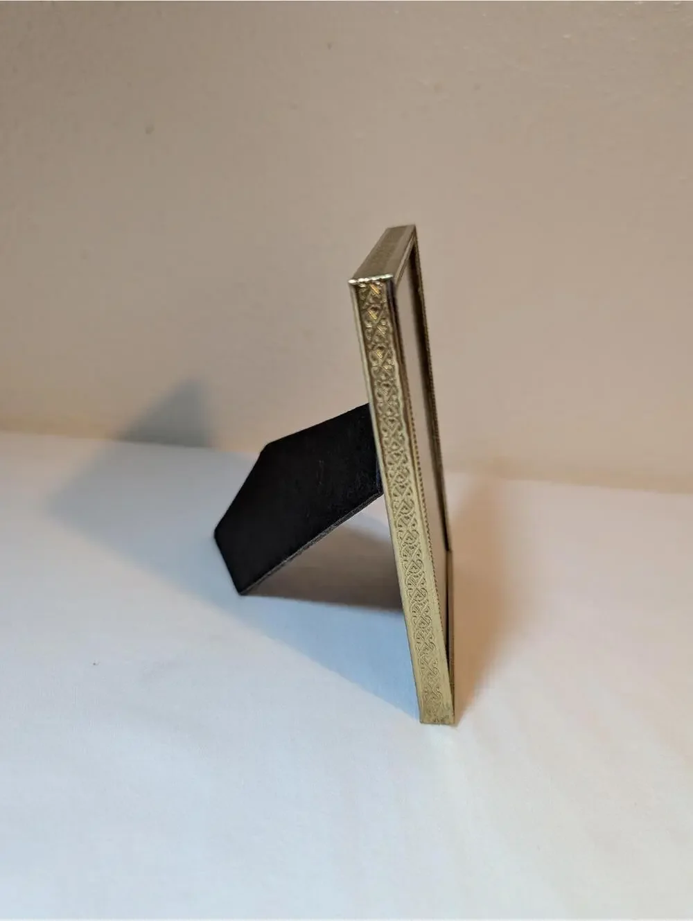 Vintage Gold Small 3.5x5 Inch Decorative Metal Picture Frame with Stand
